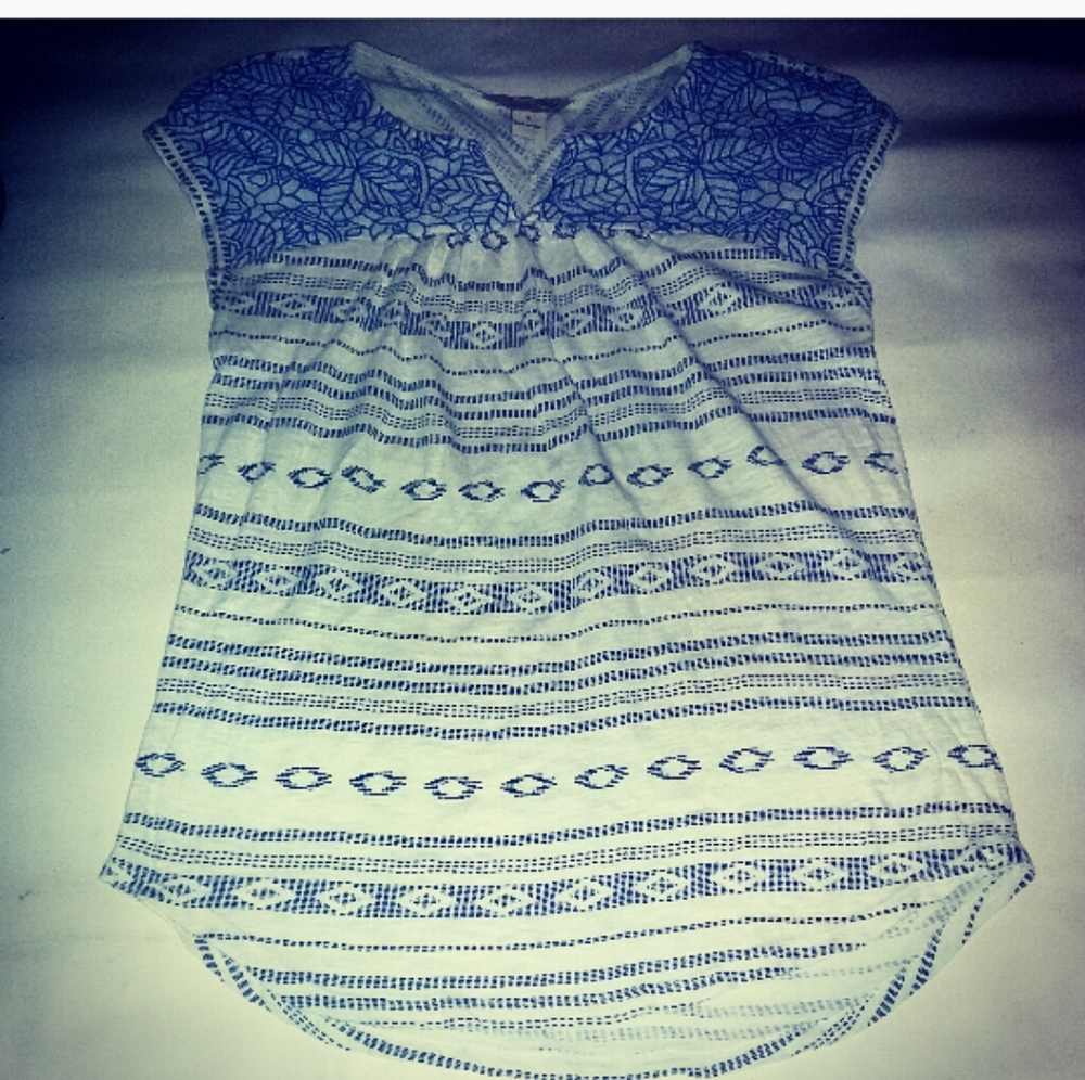 Luckybrand top v cut front white&blue embroidery